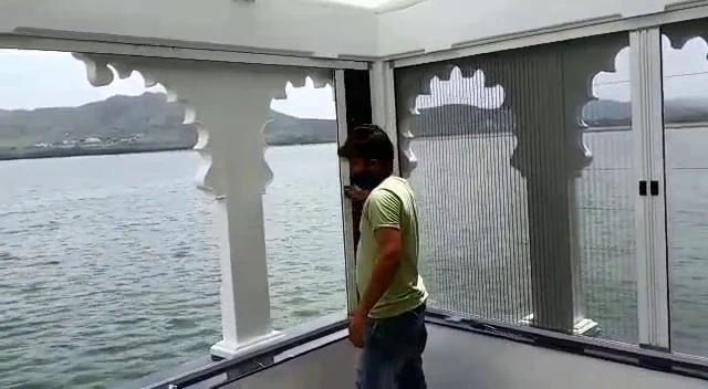 Pleated mosquito mesh demonstration